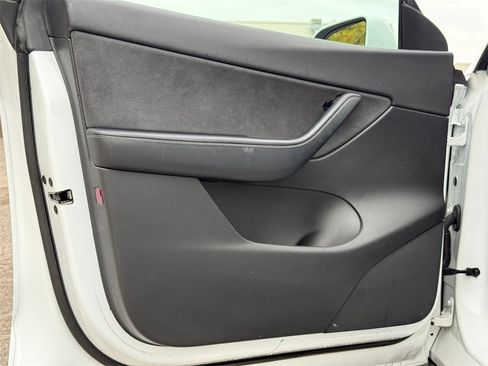 Used 2021 Tesla Model Y Long Range image 18