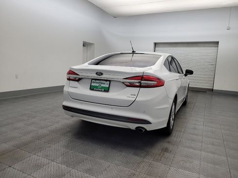 Used 2017 Ford Fusion SE w/ Fusion SE Technology Package image 7