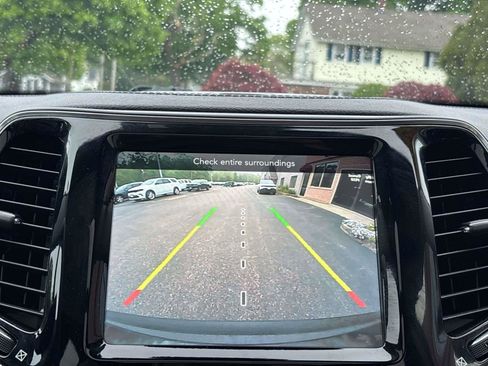 Used 2022 Jeep Cherokee Limited AWD/4WD image 18