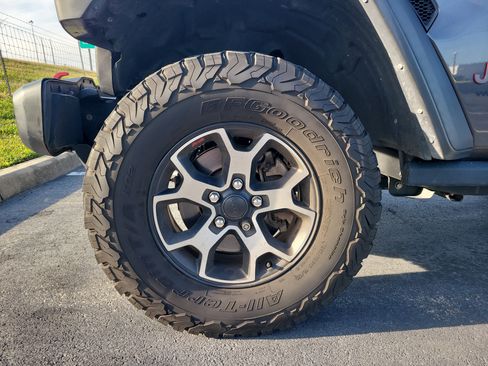 Used 2021 Jeep Wrangler Rubicon w/ Cold Weather Group image 9