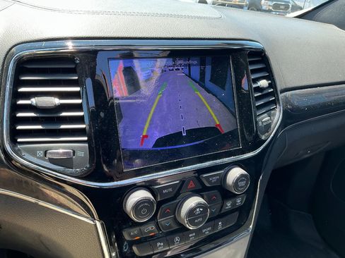 Used 2019 Jeep Grand Cherokee Overland AWD/4WD image 16