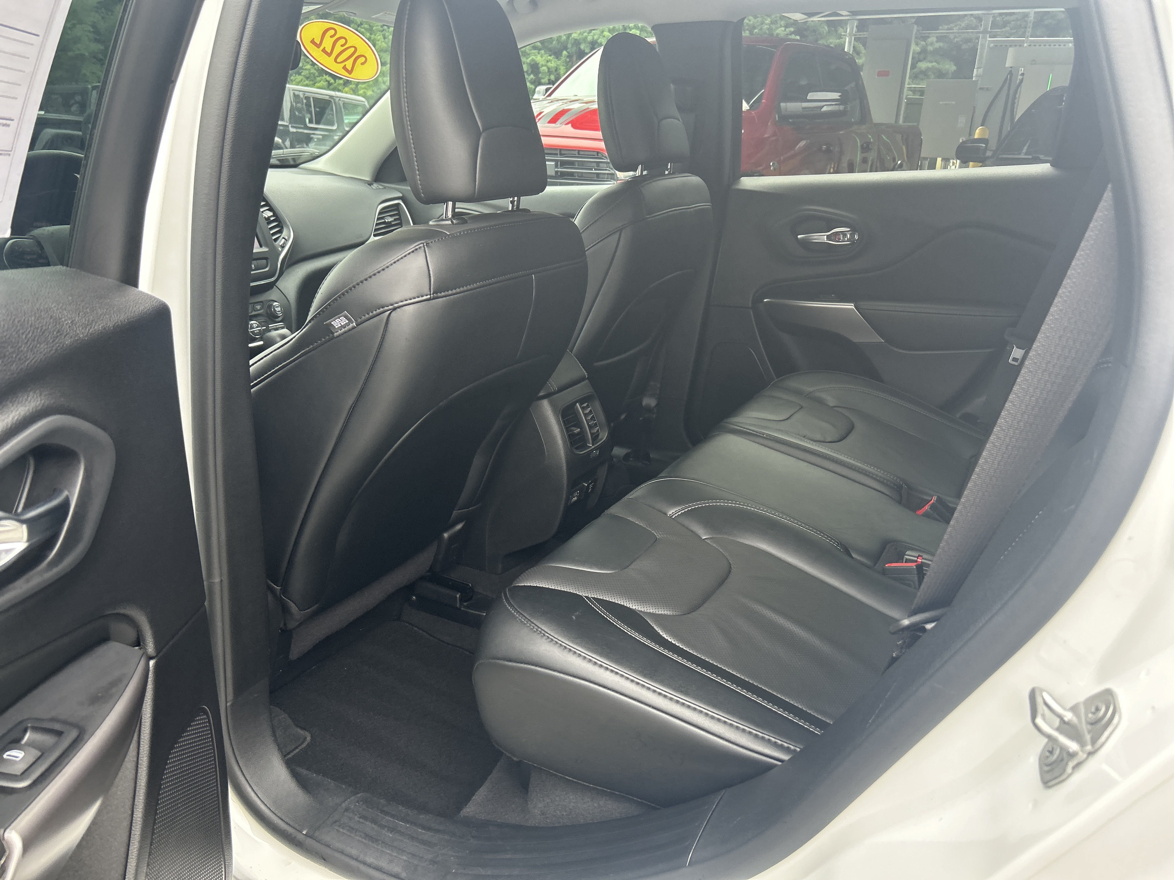 Certified 2022 Jeep Cherokee Latitude Lux FWD image 12
