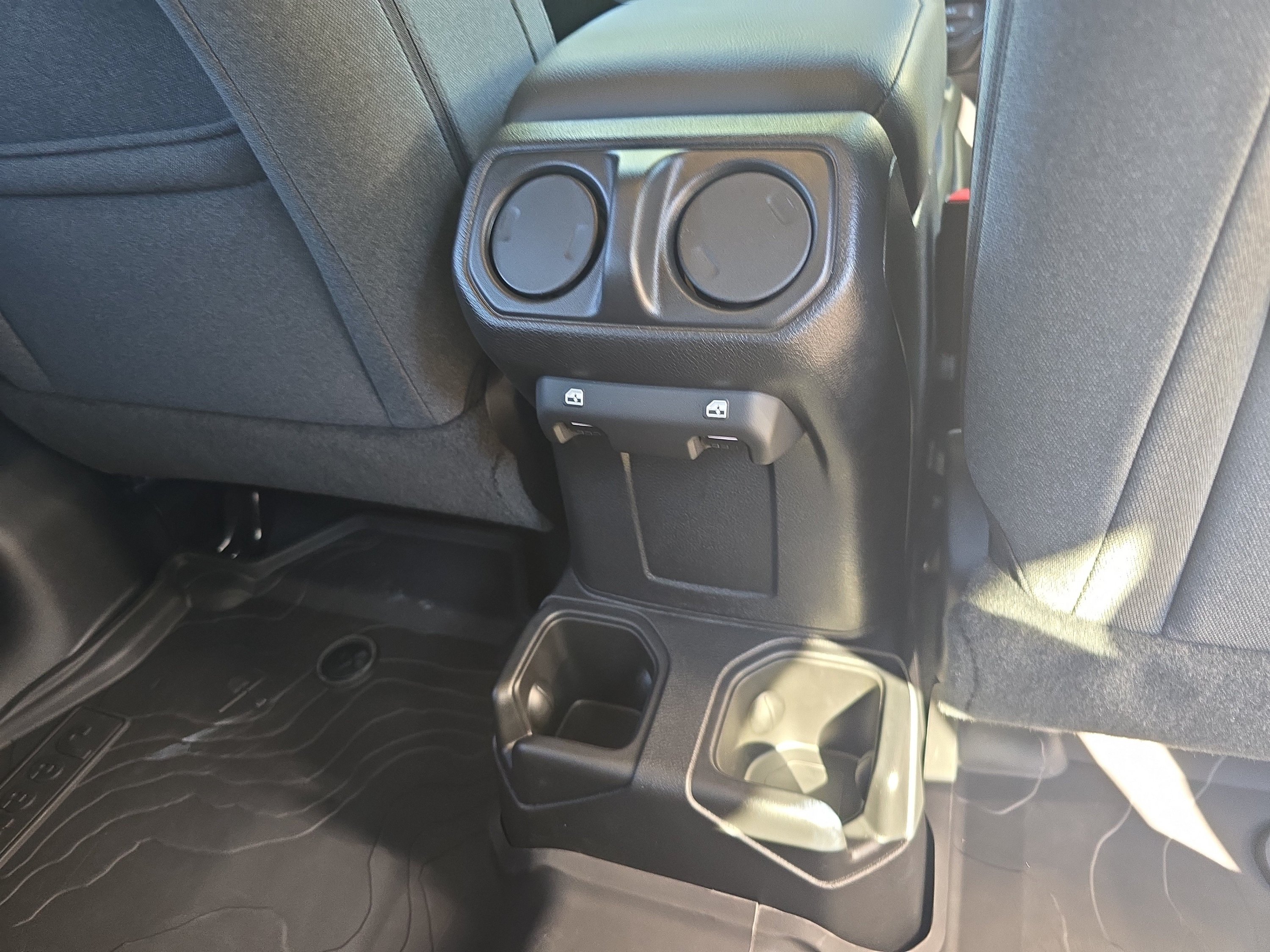 Used 2025 Jeep Wrangler Unlimited Sport AWD/4WD image 18