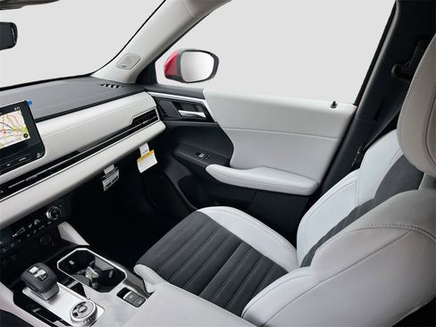 New 2025 Mitsubishi Outlander SE image 25