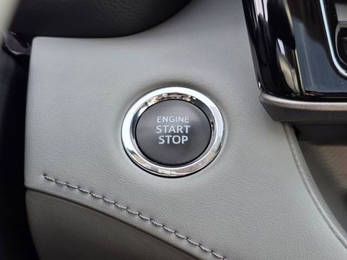 Used 2023 Toyota Highlander XLE image 39