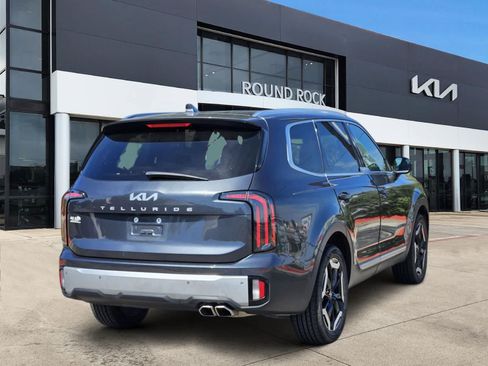 Certified 2024 Kia Telluride EX w/ EX Captain's Chair Package FWD image 6
