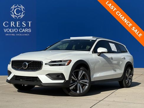 Certified 2025 Volvo V60 B5 Cross Country Plus image 1
