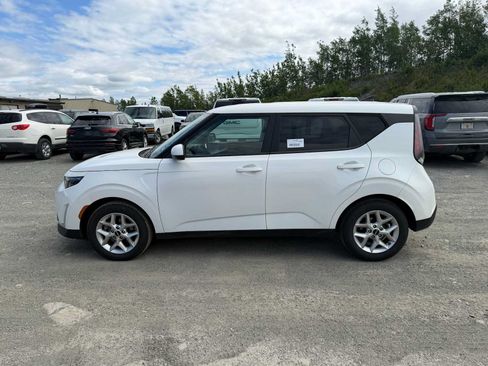 Used 2024 Kia Soul LX w/ Option Group 015 FWD image 2