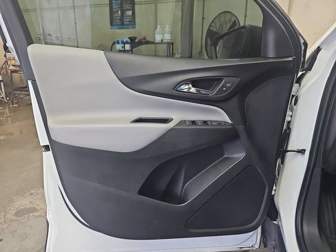 Used 2020 Chevrolet Equinox LS FWD image 25