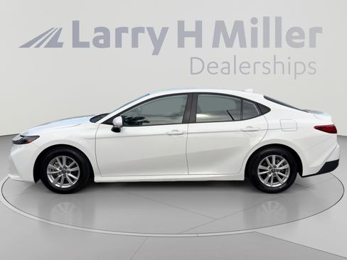 Used 2025 Toyota Camry LE FWD image 2