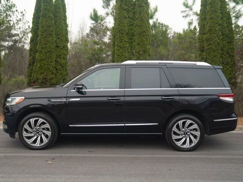 Used 2023 Lincoln Navigator Reserve w/ Equipment Group 201A image 5