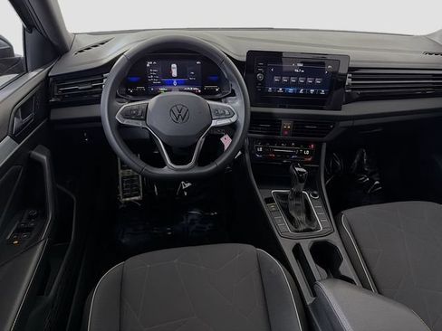 Used 2025 Volkswagen Jetta Sport image 22