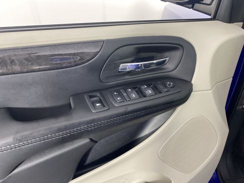 Used 2018 Dodge Grand Caravan SE w/ UConnect Hands-Free Group FWD image 13