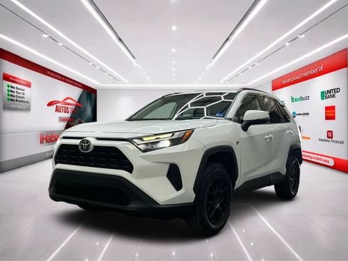 Used 2022 Toyota RAV4 XLE FWD image 3