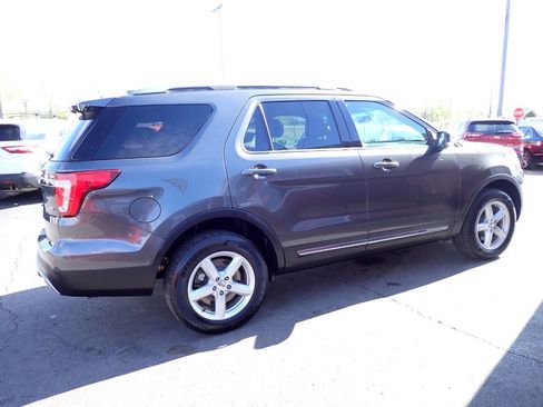 Used 2017 Ford Explorer XLT w/ Equipment Group 202A AWD/4WD image 6