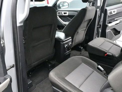 Used 2022 Ford Explorer XLT image 14