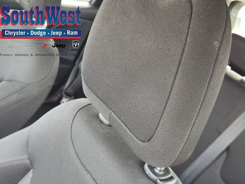 Used 2023 Jeep Renegade Latitude image 15