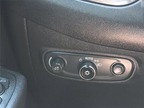 Used 2021 Chevrolet Equinox LT image 13