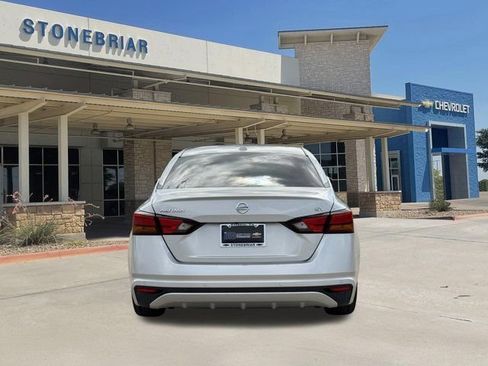 Used 2022 Nissan Altima 2.5 SV FWD image 6