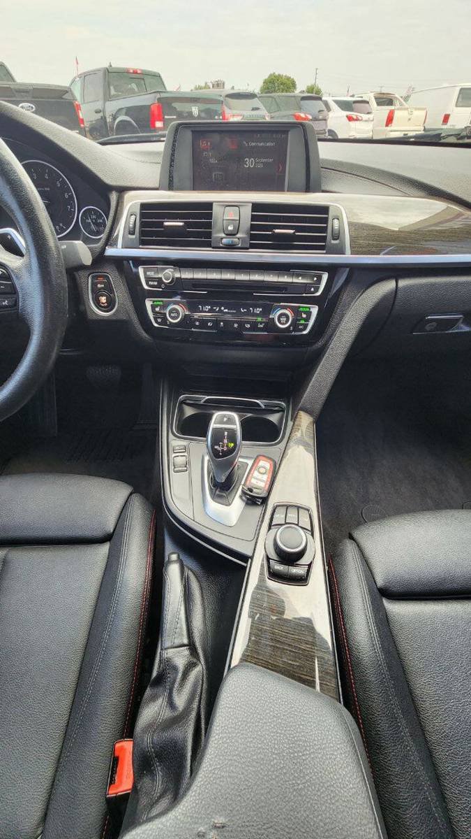 Used 2018 BMW 330i Sedan RWD image 12