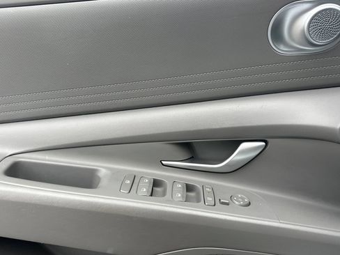 Used 2024 Hyundai Elantra SEL image 11