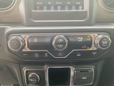 Used 2022 Jeep Wrangler Sport AWD/4WD image 16