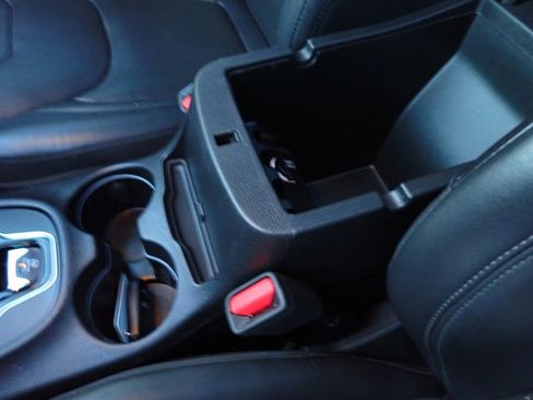 Used 2019 Jeep Cherokee Overland w/ Technology Group image 27