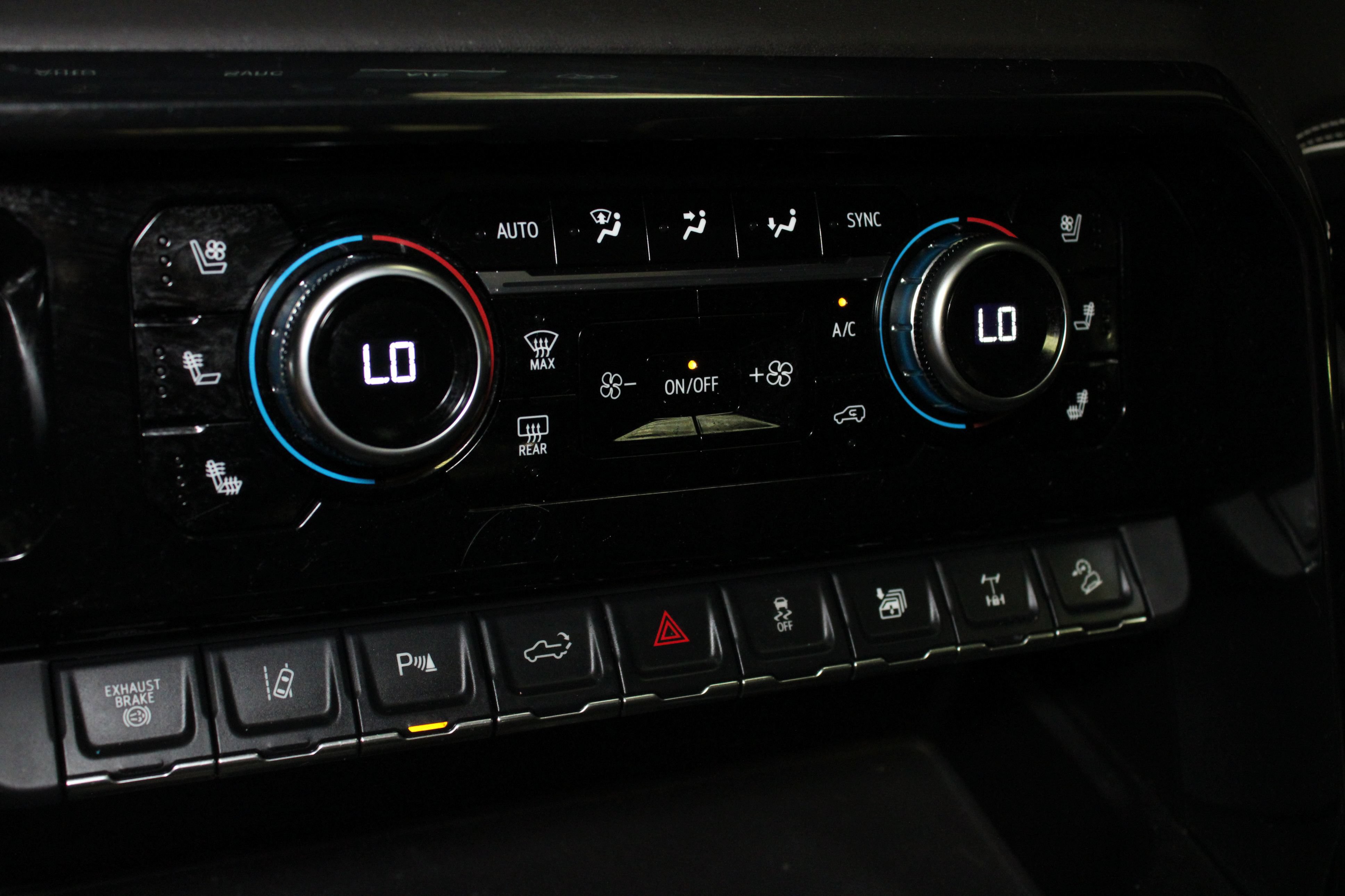 Used 2024 GMC Sierra 2500 AT4X AWD/4WD image 27