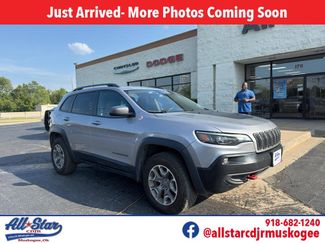 Used 2020 Jeep Cherokee Trailhawk image 1