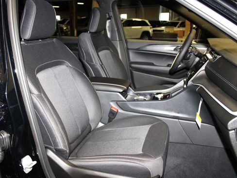 New 2025 Jeep Grand Cherokee Laredo X w/ Luxury Tech Group I image 30