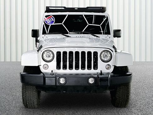 Used 2018 Jeep Wrangler Unlimited Sahara AWD/4WD image 2