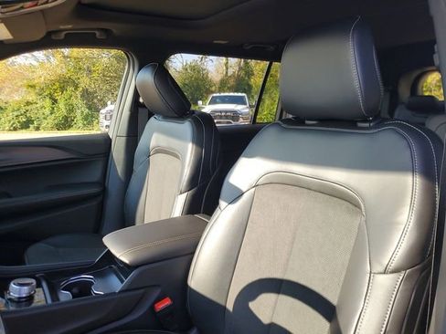 New 2025 Jeep Grand Cherokee L Altitude image 14