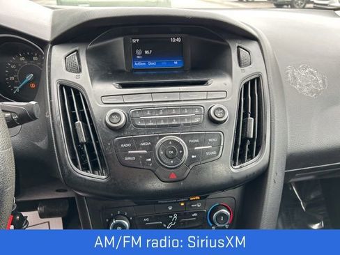 Used 2017 Ford Focus SE image 3