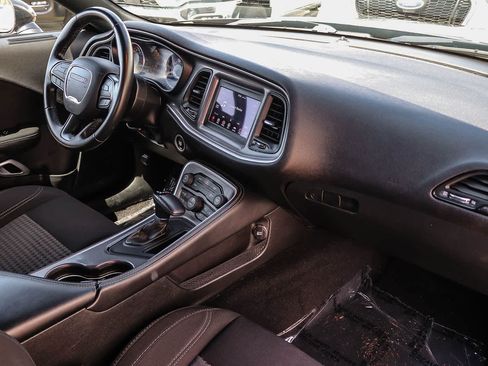 Used 2022 Dodge Challenger SXT RWD image 14