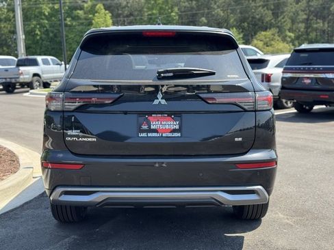 New 2025 Mitsubishi Outlander SE image 9