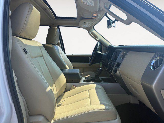 Used 2015 Ford Expedition XLT w/ Equipment Group 202A RWD image 2
