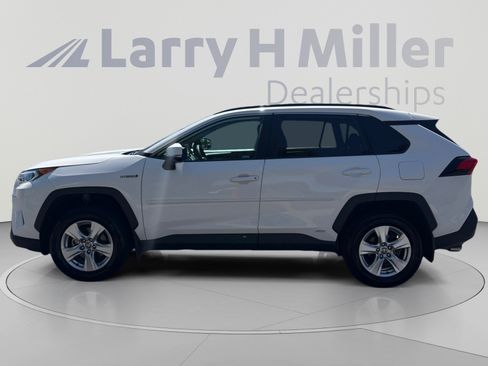 Used 2021 Toyota RAV4 XLE AWD/4WD image 2