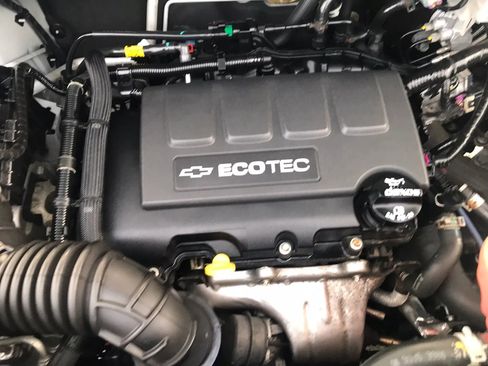 Used 2018 Chevrolet Trax LT w/ LT Convenience Package AWD/4WD image 48