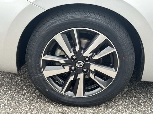 Used 2021 Nissan Versa SV image 11