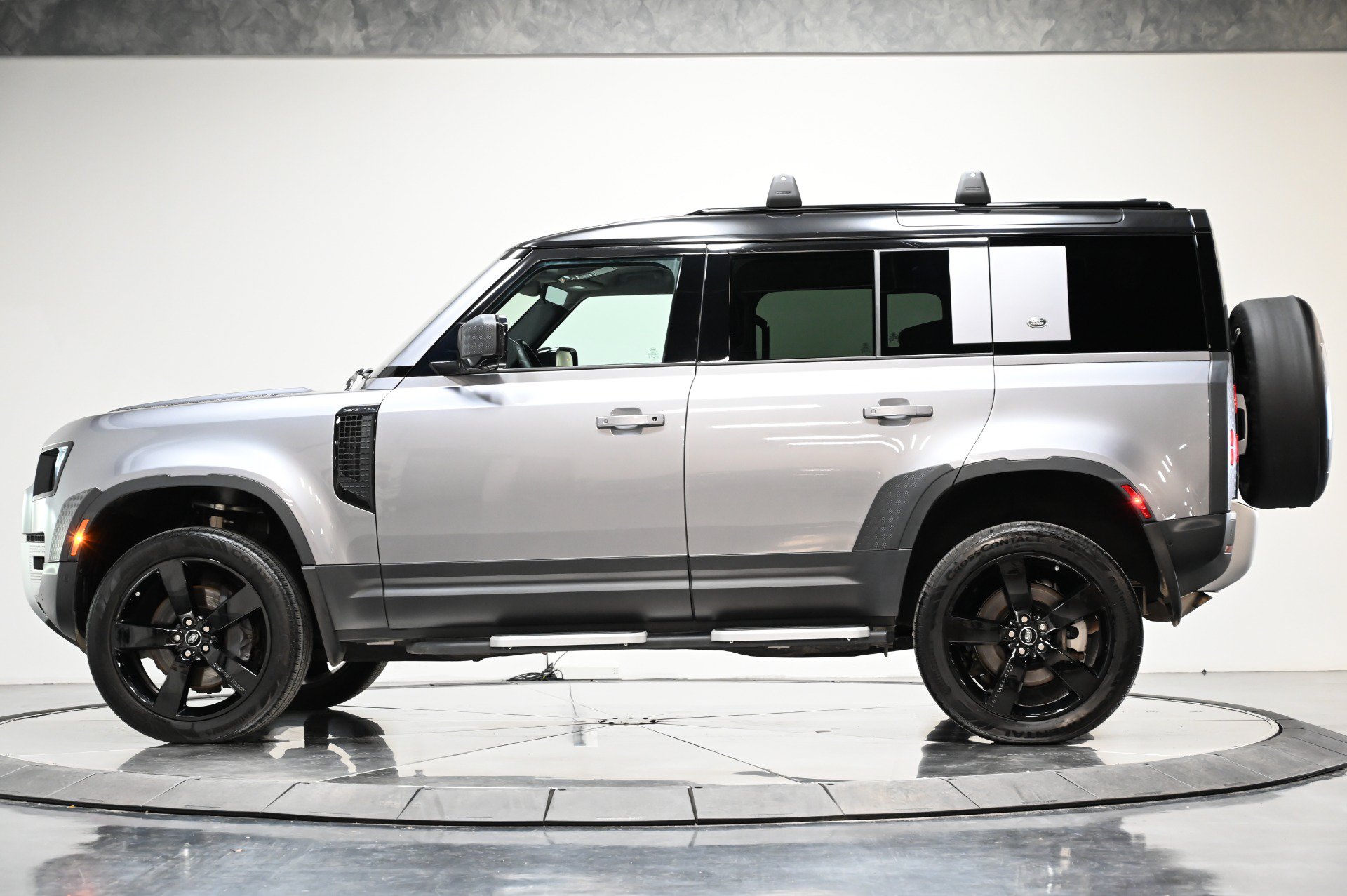Used 2020 Land Rover Defender 110 HSE AWD/4WD image 59