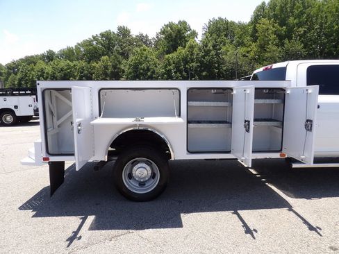 Used 2024 RAM 5500 Tradesman w/ Chrome Appearance Group AWD/4WD image 57