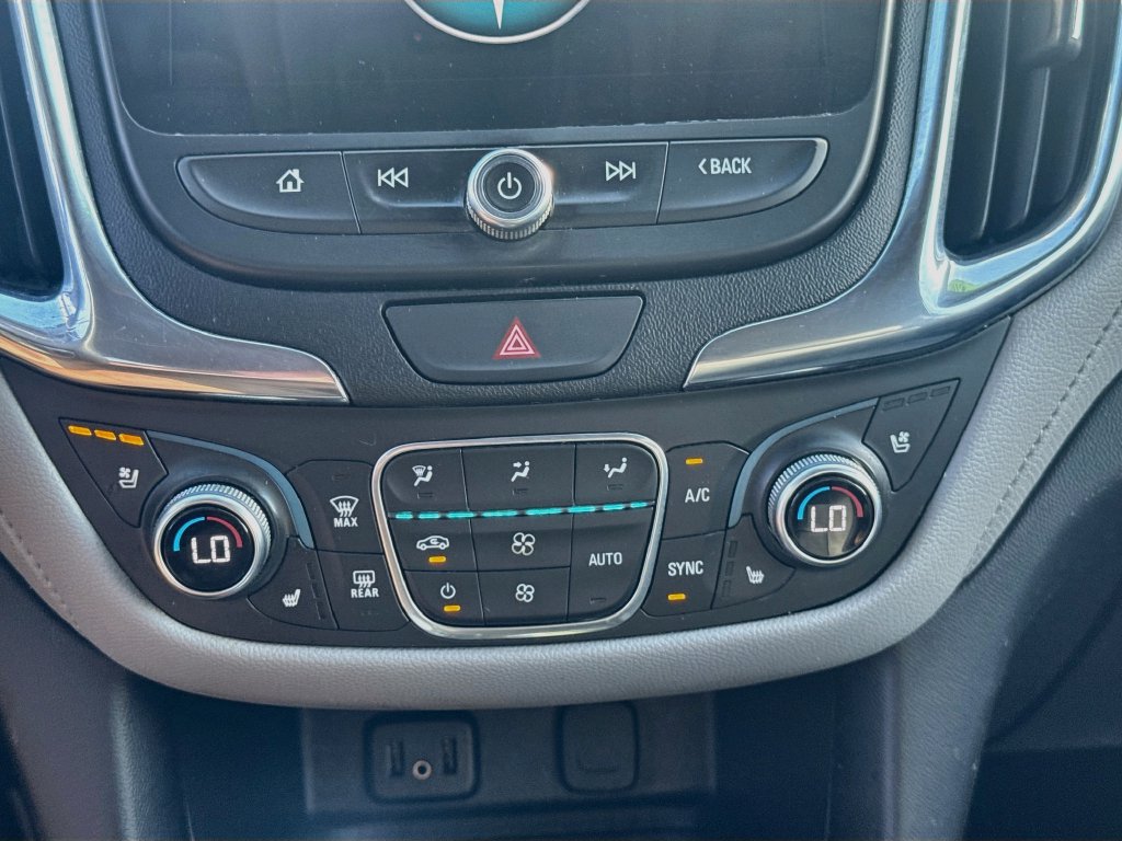 Used 2018 Chevrolet Equinox Premier AWD/4WD image 16