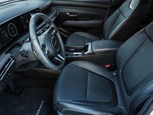 Certified 2025 Hyundai Santa Cruz Limited image 9