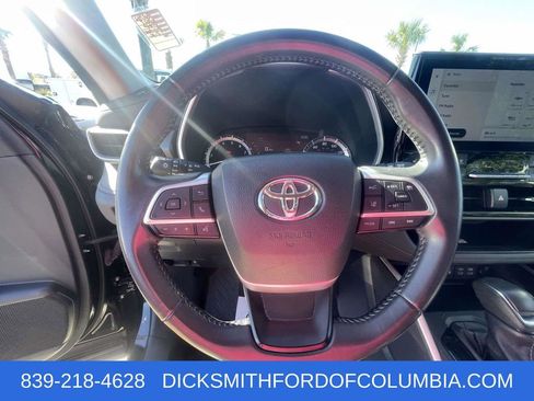 Used 2023 Toyota Highlander XLE image 21