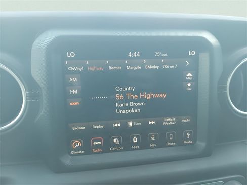 Used 2018 Jeep Wrangler Unlimited Sahara image 12