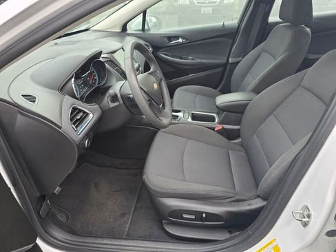 Used 2018 Chevrolet Cruze LT w/ Convenience Package image 21