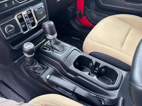 Used 2023 Jeep Gladiator Sport AWD/4WD image 25