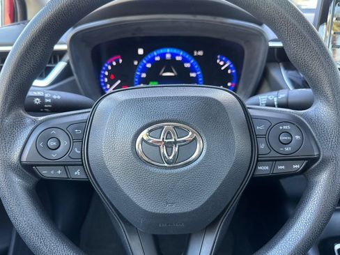 Used 2022 Toyota Corolla LE FWD image 33