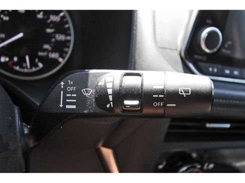Used 2024 Nissan Rogue SV w/ SV Premium Package FWD image 21