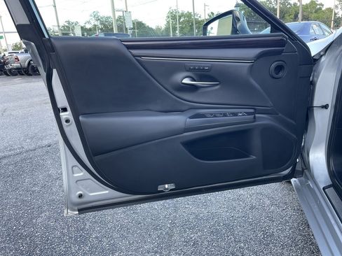 Used 2020 Lexus ES 300h w/ Premium Package FWD image 32